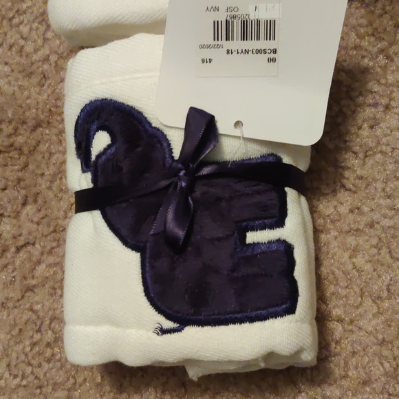 TickleToes - Set of 2 burp cloths, one with elephant and one with star. Blue - Picture 2 of 3